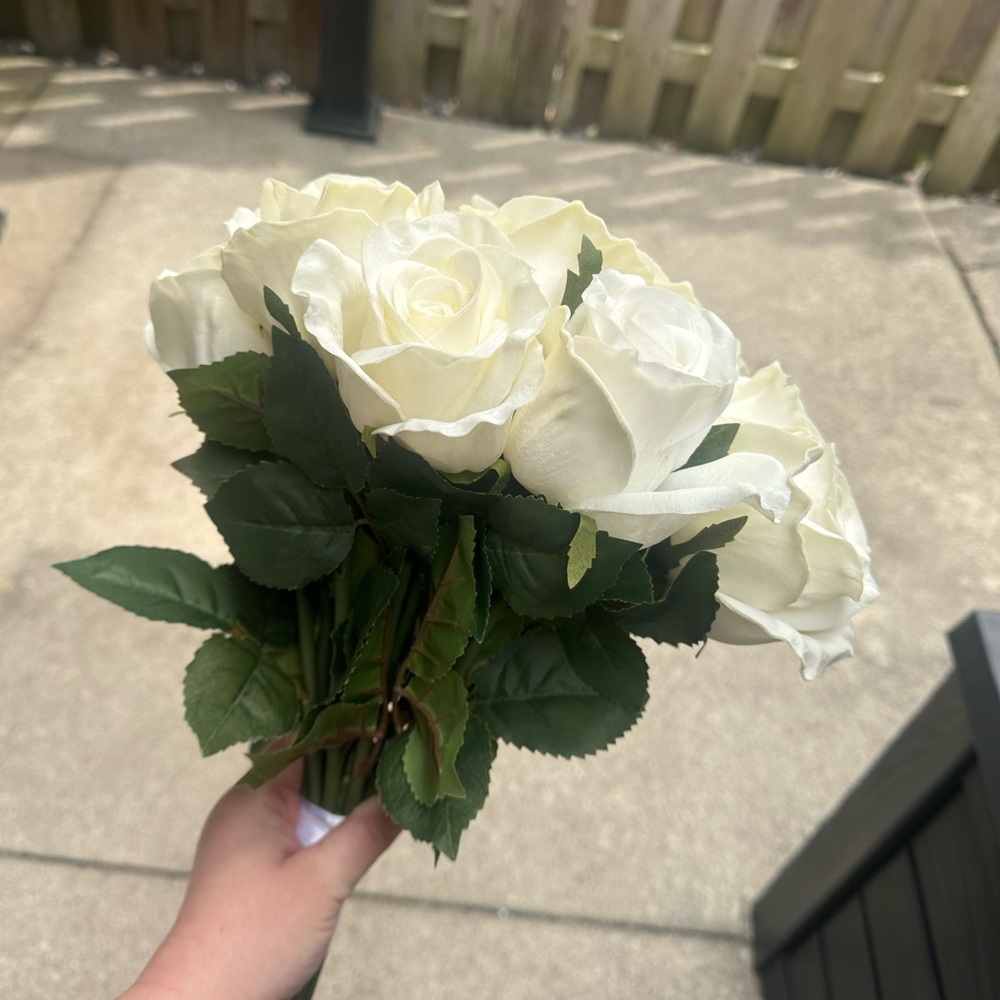 Elegant Cream Rose Bouquet